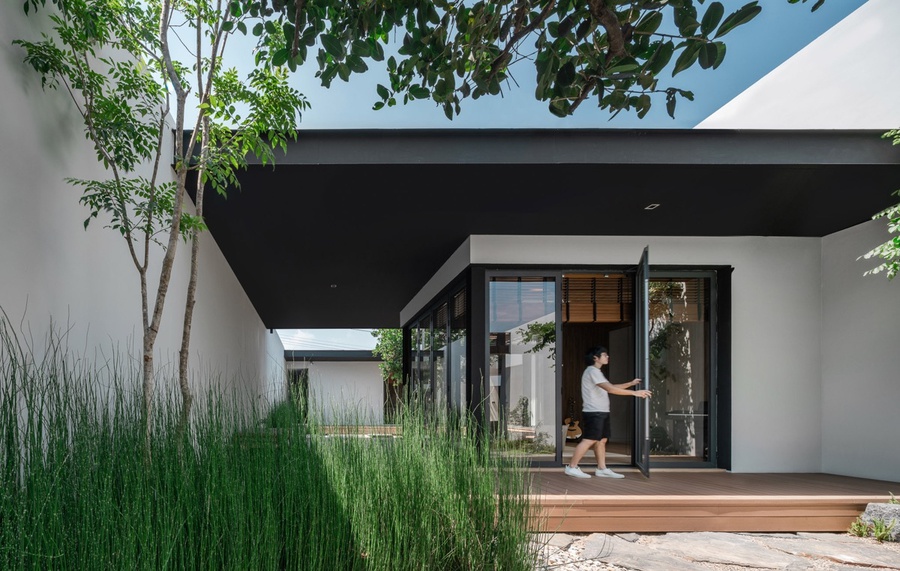 Ngôi nhà hiện đại yên bình theo phong cách thiền ở Thái Lan có sân vườn và hồ bơi