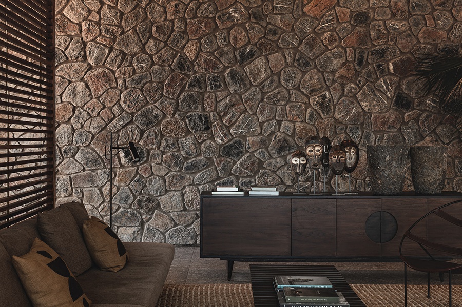 Một mảng tường đá đầy thú vị trong thiết kế nhà phong cách Rustic